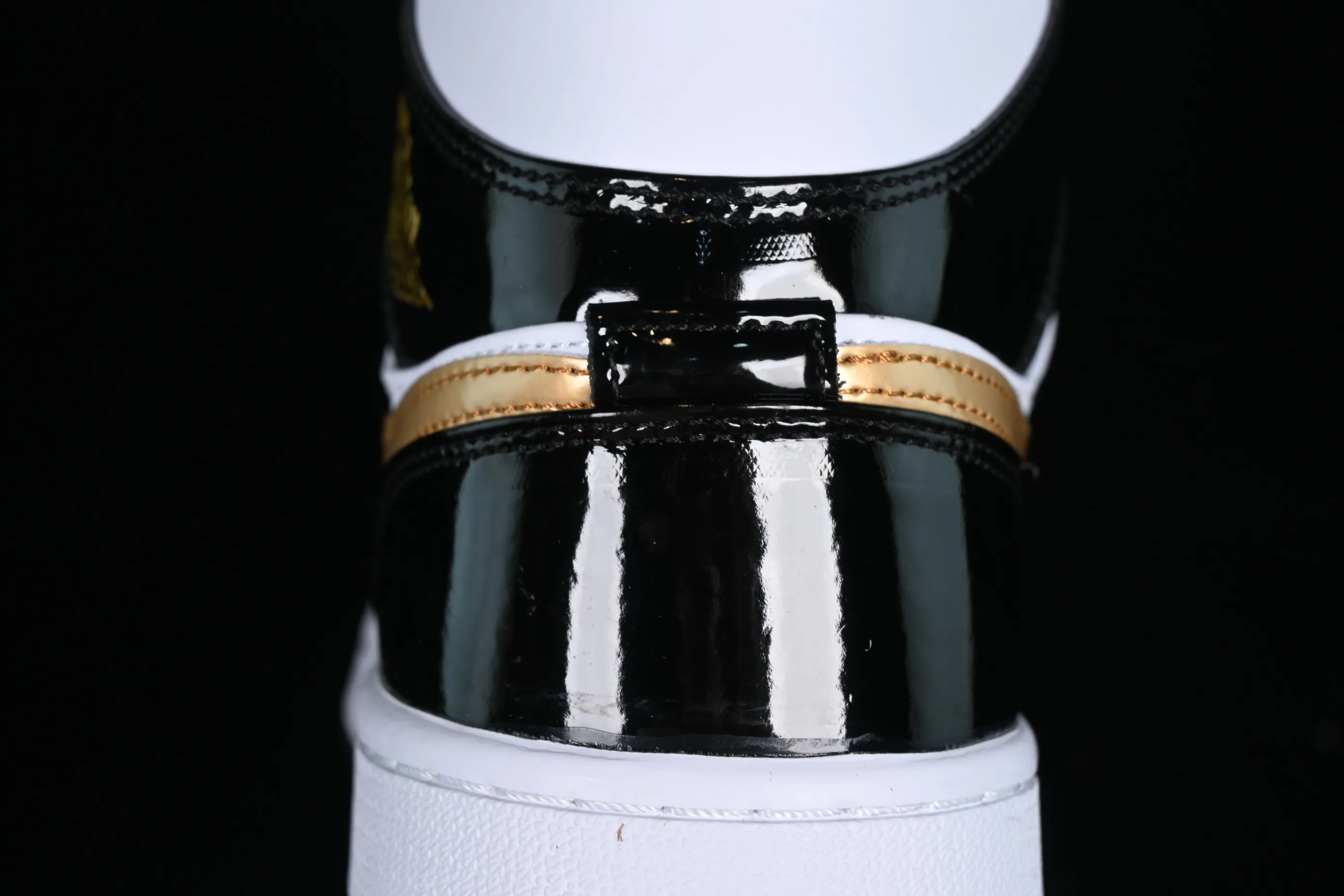All categories Air Jordan Jordan series basketball shoes Air Jordan 1 Mid Air Jordan 1 Mid SE AJ1 Joe 1 small black gold patent leather mid-top basketball shoes 852542-007